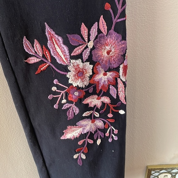 Style & Co black stretch pull on pants with embroidered floral bouquet slim leg - Picture 4 of 13